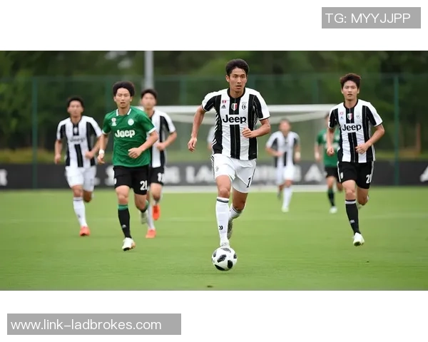 足球踹胸事件引发热议球场安全与运动员保护亟待重视